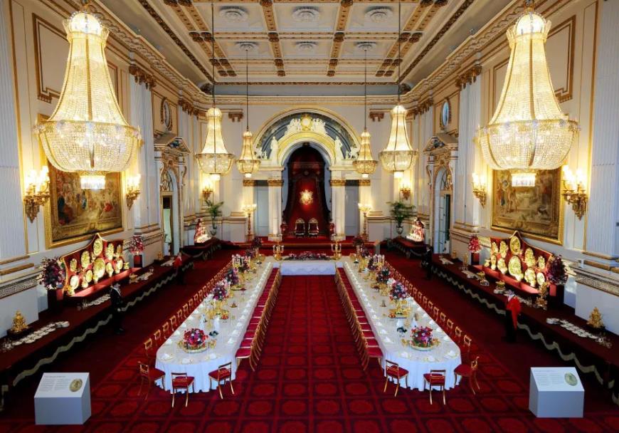 当王室成员打开大门在家里拍照时,我们才终可以一睹他们的豪宅