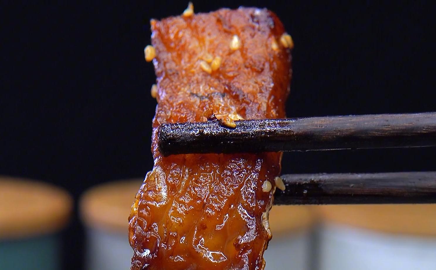 湖北名菜干煸糍粑鱼香香酥爽口,干煸糍粑鱼的正宗做法