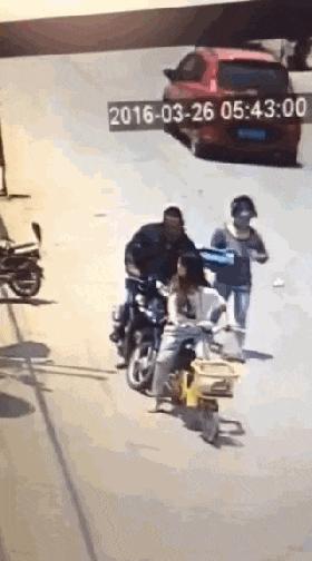 拔河比赛搞笑视频开心一刻,拔河搞笑动图