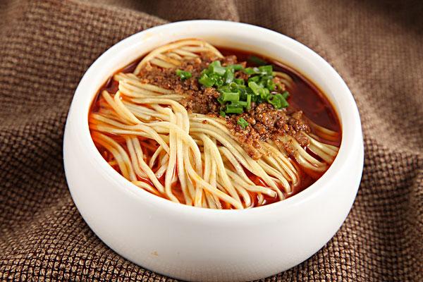 煮面条黏糊糊做法,鲜面条怎样煮才能不坨