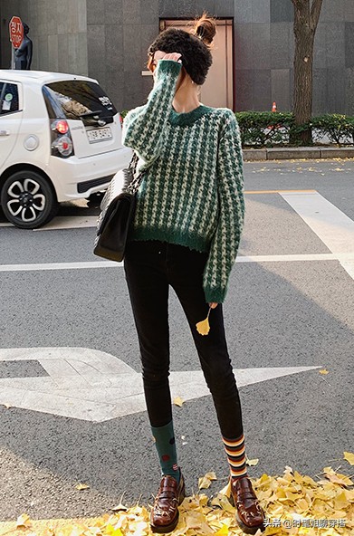 冬天穿加绒牛仔裤好看还是不加绒,冬季加绒牛仔裤修饰腿型推荐