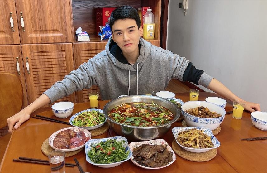 龚俊最近演了什么戏 (龚俊因为哪部戏染头发了)