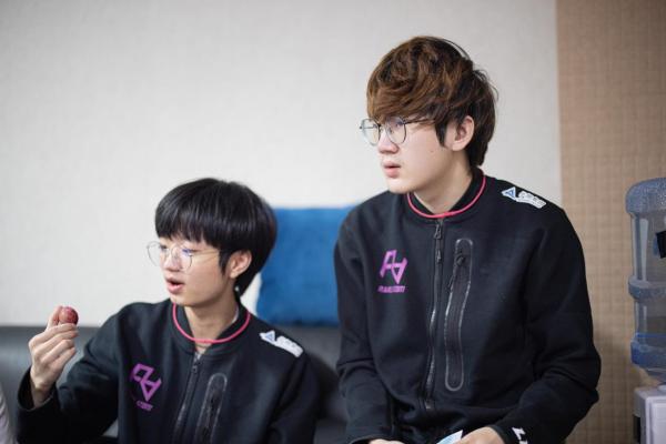 关爱肩颈健康，日本蓓福株式会社独家合作英雄联盟RA战队