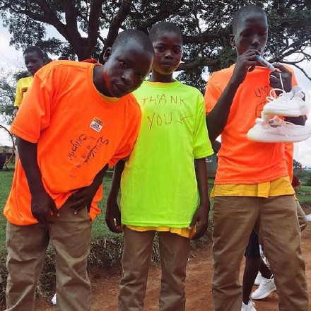 yeezy几百块,一双yeezy正品椰子鞋多少钱