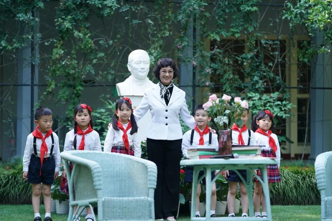 龚雪60多岁状态,68岁龚雪80岁达式常近照曝光