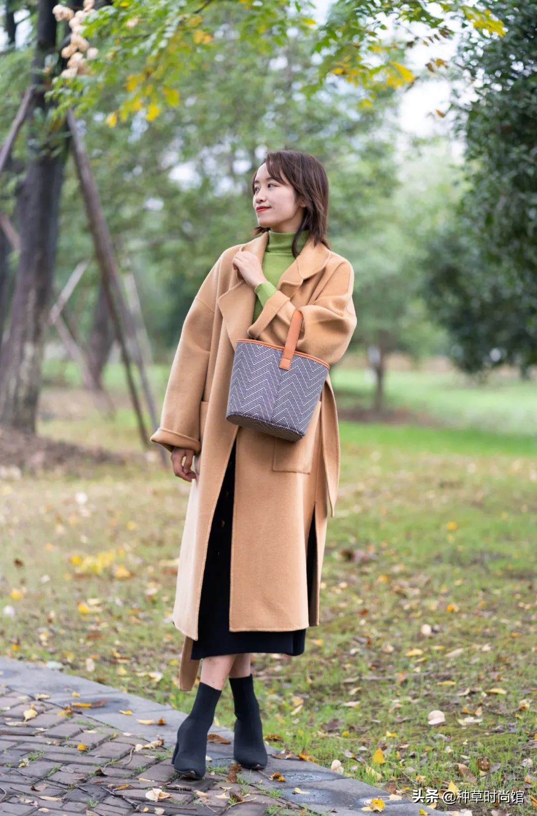 短款驼色和哪三个颜色最搭,今冬穿驼色这6种颜色美爆了