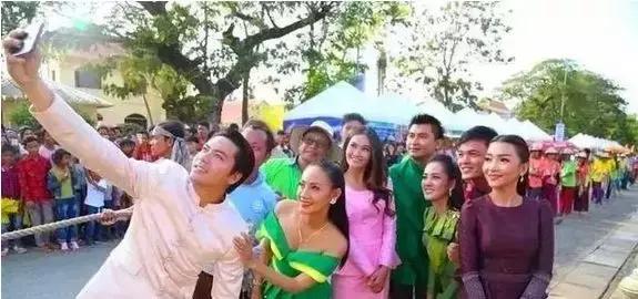 柬埔寨消费那么高本地人怎么活,100元人民币在柬埔寨的购买力