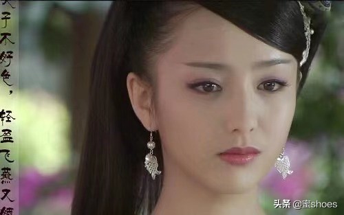 佟丽娅高跟鞋的穿搭,佟丽娅凉鞋穿搭