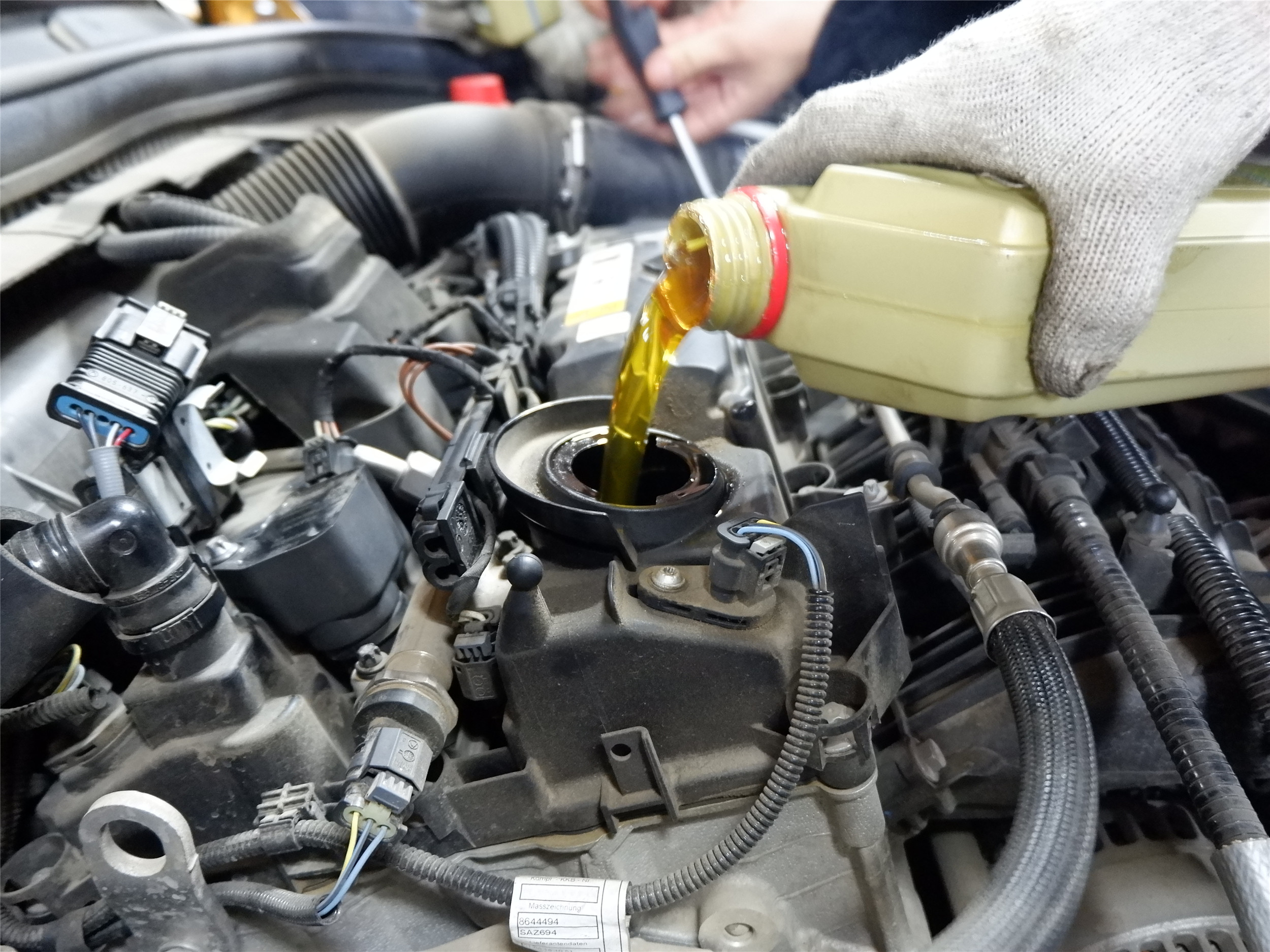 mini是三缸发动机吗,做了保养发动机抖动