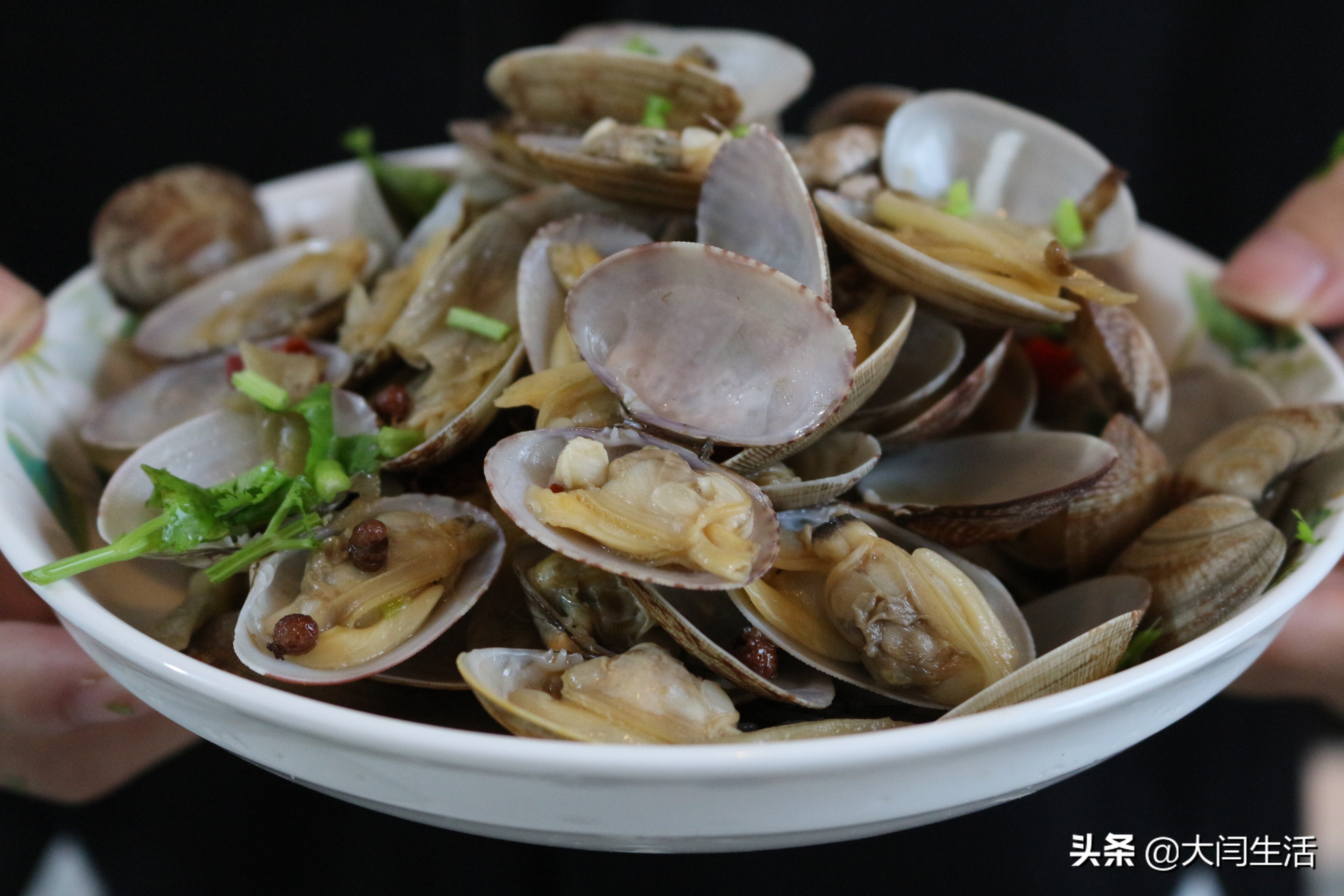 炒花蛤怎么吐沙干净,花蛤吐沙的正确做法