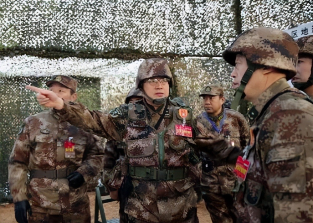 军队中司令与军长职务区别是什么,军总司令和军长的区别