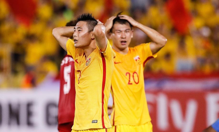 郜林上场五分钟就抽筋,郑智郜林