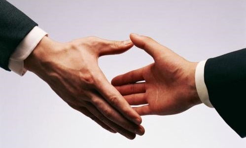 又是免费的套路！免费给快餐店送饭盒，结果一年赚上千万