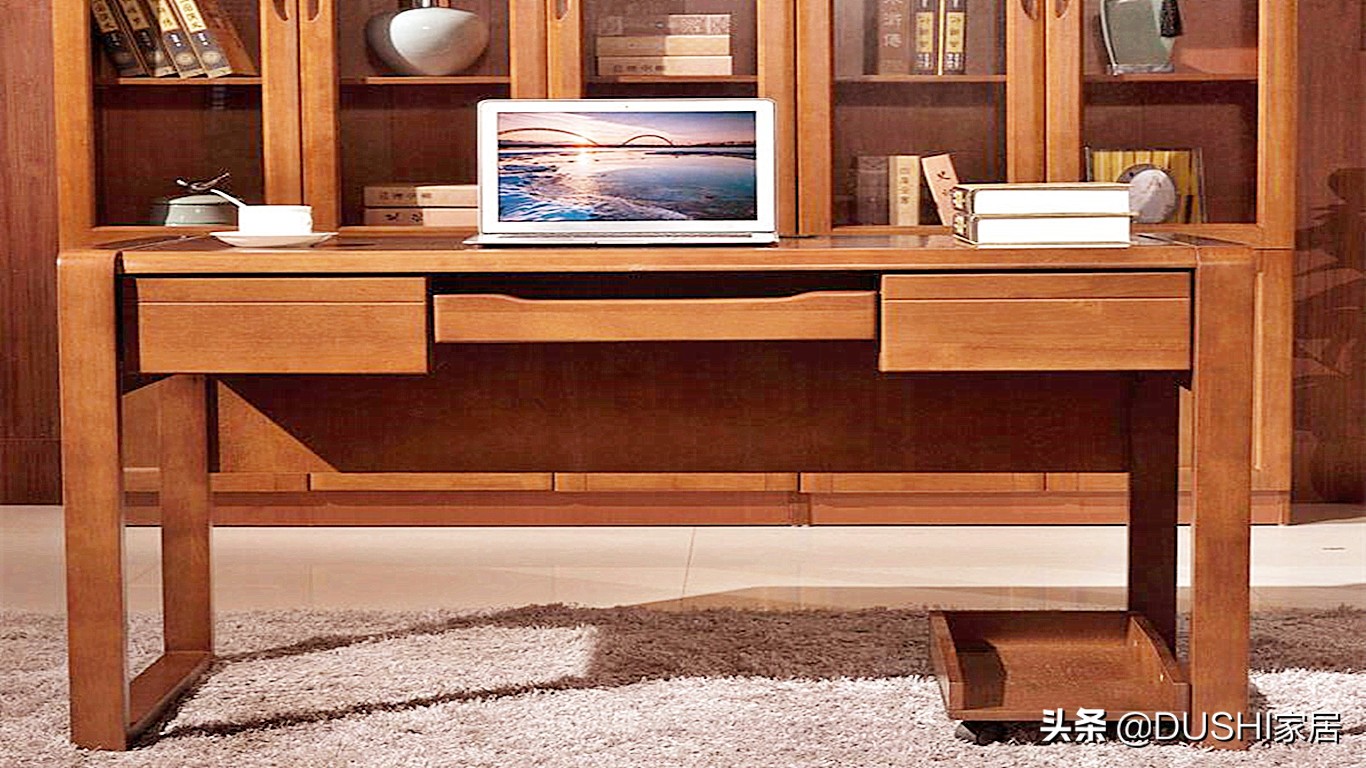书房书桌颜色胡桃木,去客厅化的大书桌推荐胡桃木