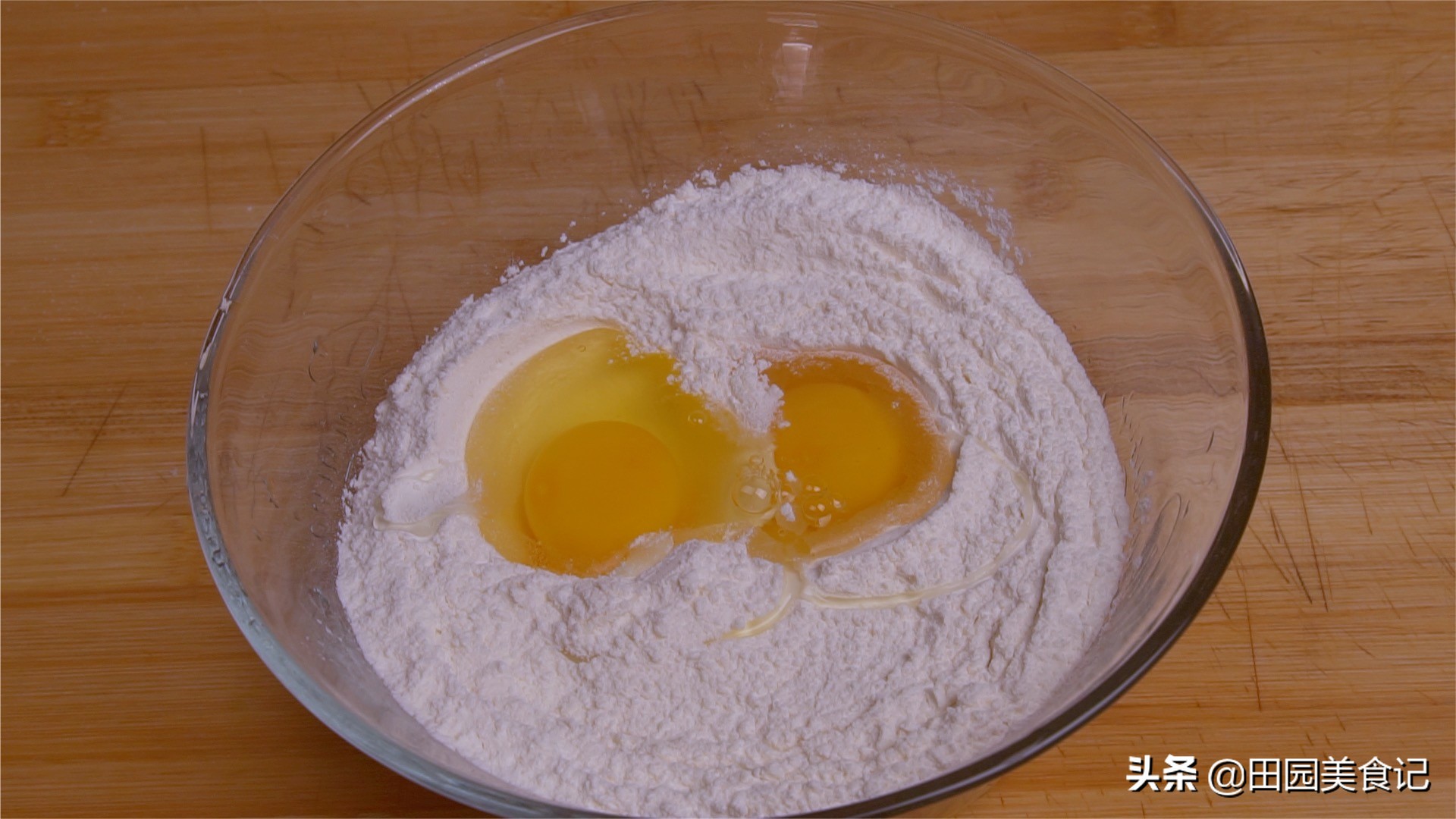 在家就能炸出蓬松酥脆的油条,油条怎么做到蓬松酥脆健康