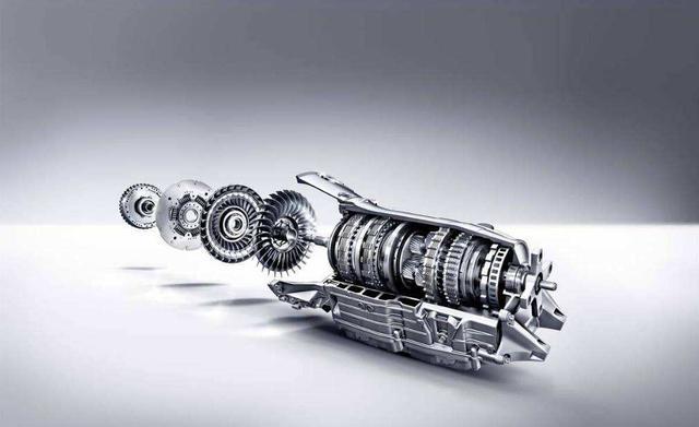 AT和DCT的变速箱的区别,at和dct变速箱哪个低速顿挫明显