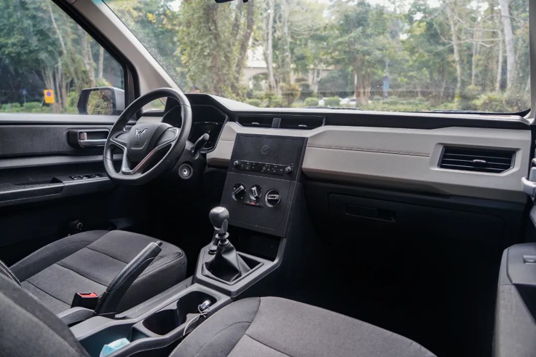 神车新变化五菱宏光plus,神车是否真神评测五菱宏光s