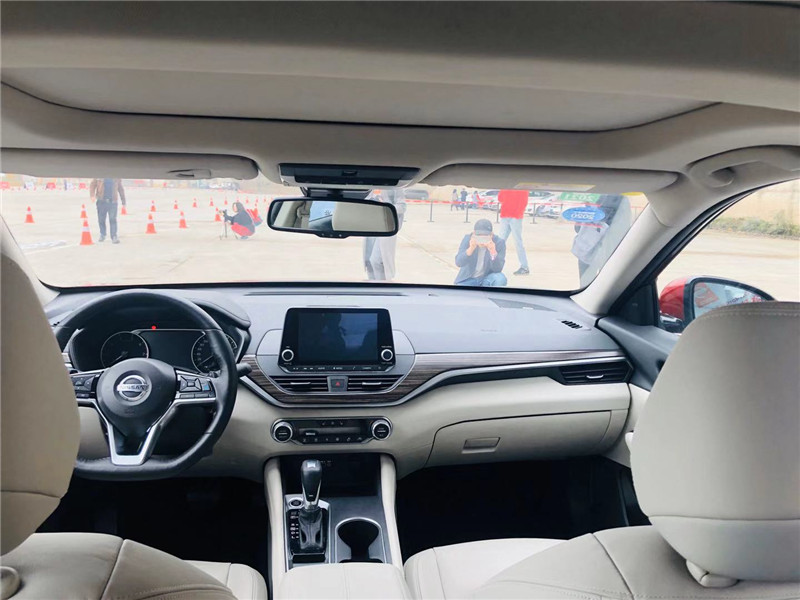 新天籁2023款驾驶测评,天籁2.0自吸2021款试驾第一视角