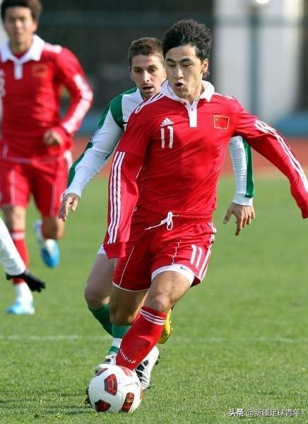 新疆球员巴力精彩进球,新疆足球边锋巴力