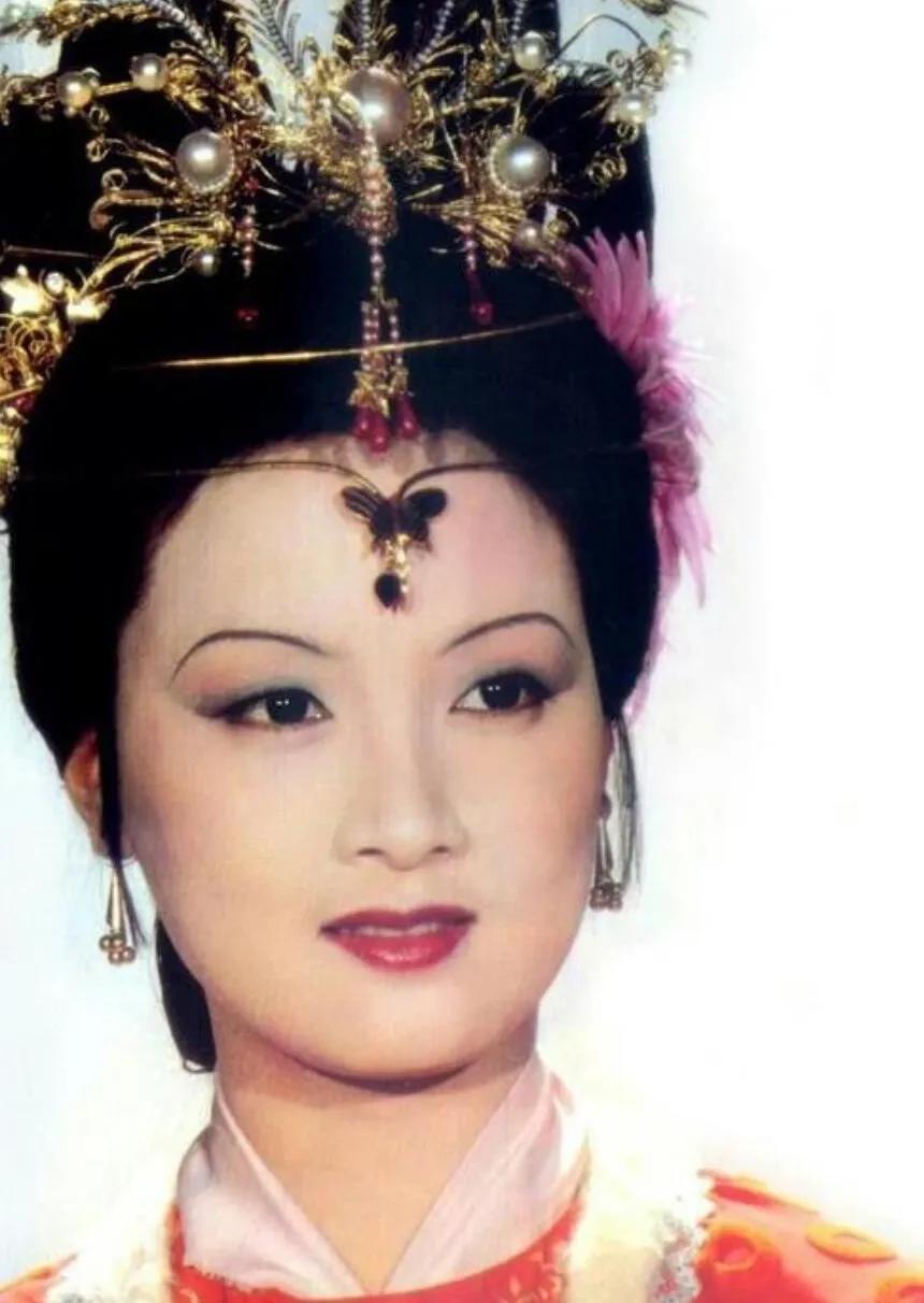 哪个男星演的狐狸精好看,长相最像狐狸精的演员