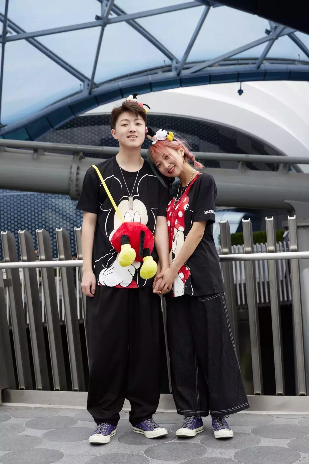 我们在上海迪士尼里玩耍了一天,发现穿的美才能玩的好!