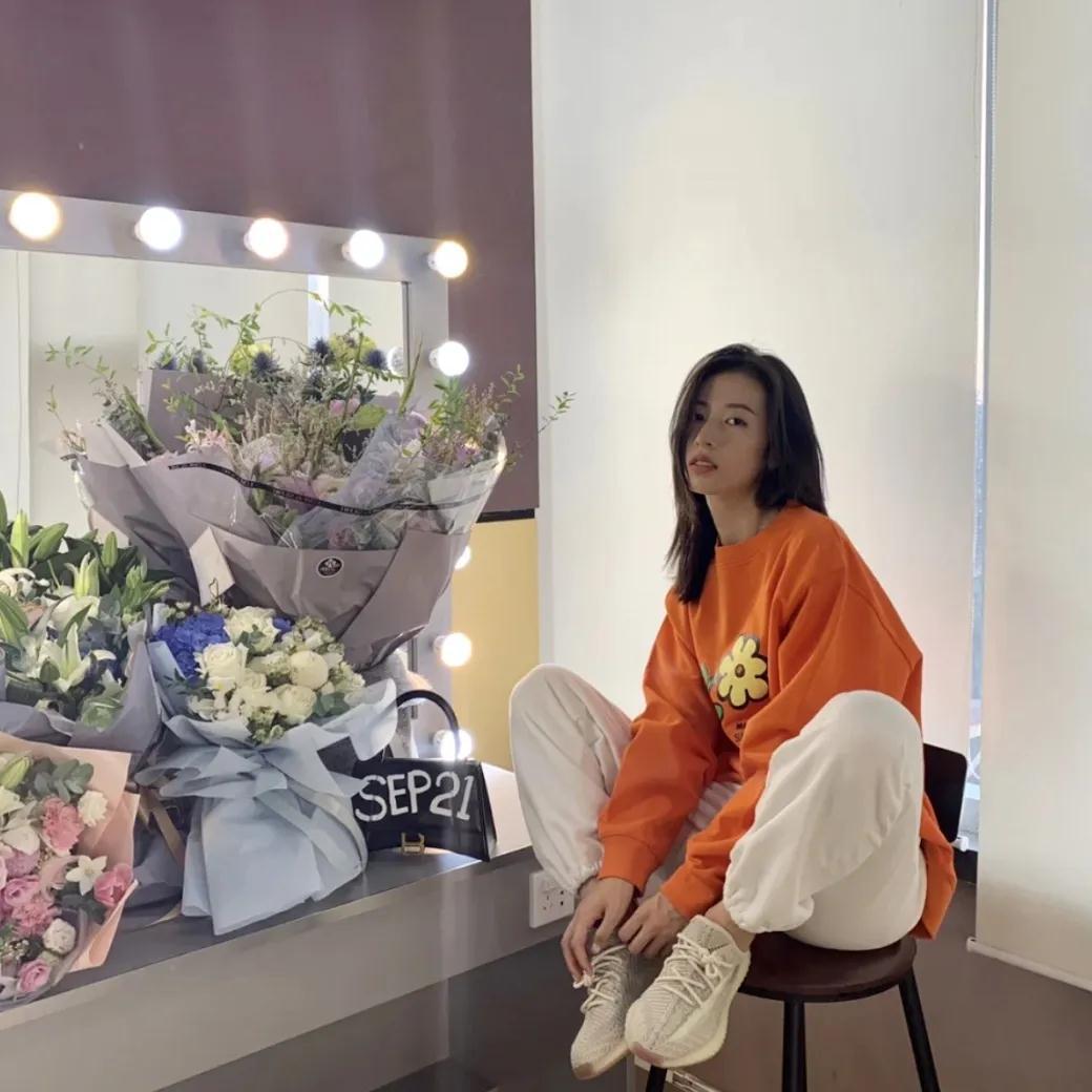 李宁首次亮相时装周,李宁展示衣服