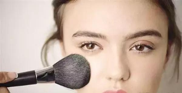 油性皮肤怎么化妆才不掉妆?油性皮肤化妆的正确步骤