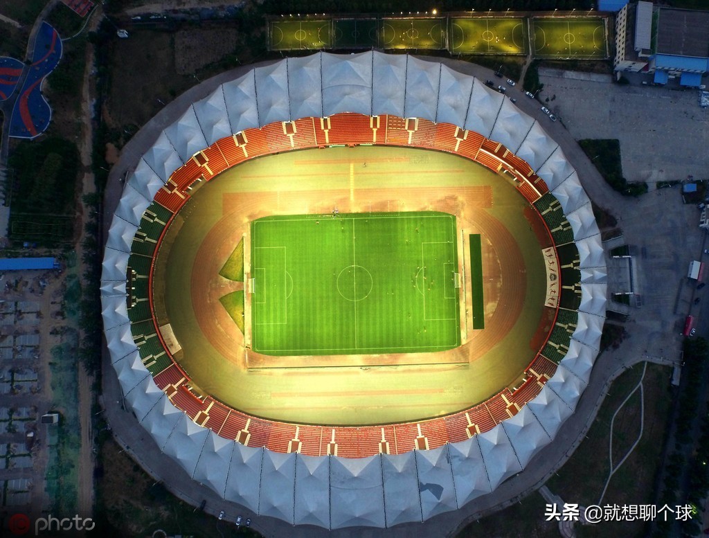 中国为什么很少有专业足球场,为什么中国不多弄足球场