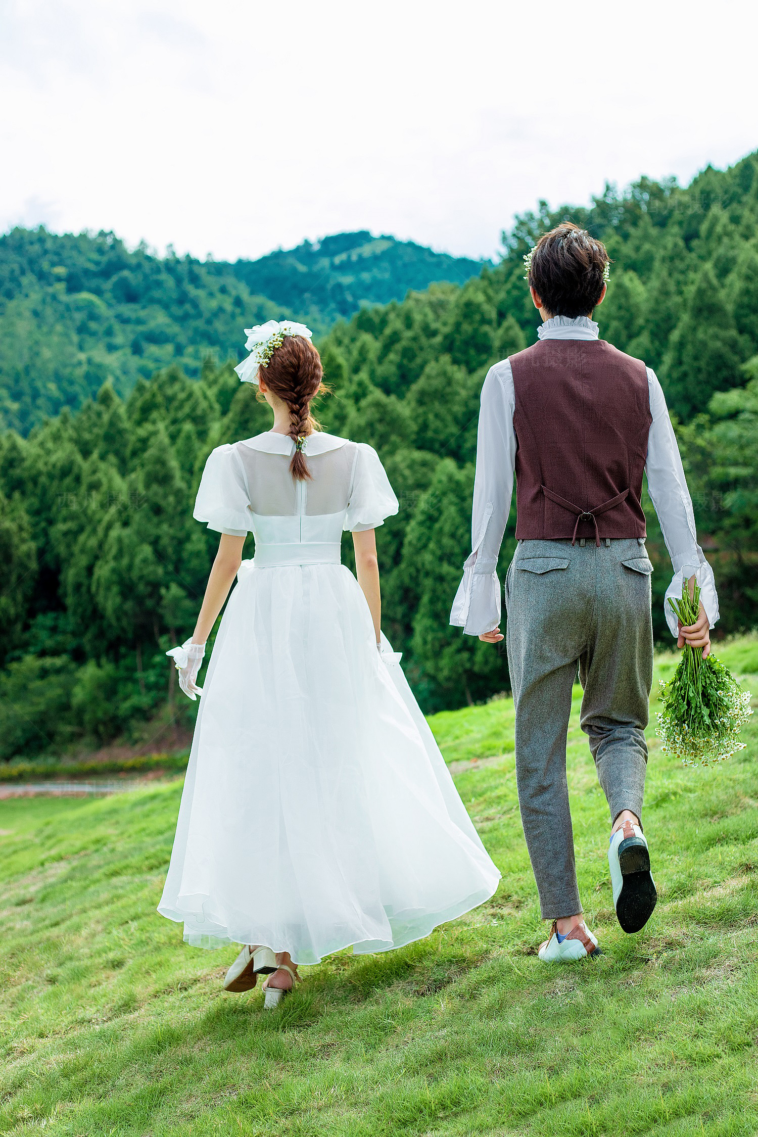 胸小的新娘穿什么婚纱好看,新娘怎么穿婚纱