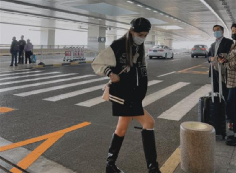 Rita“牛奶”袜上街被说土，路人却离不开眼！同为女神鹿早早绝了