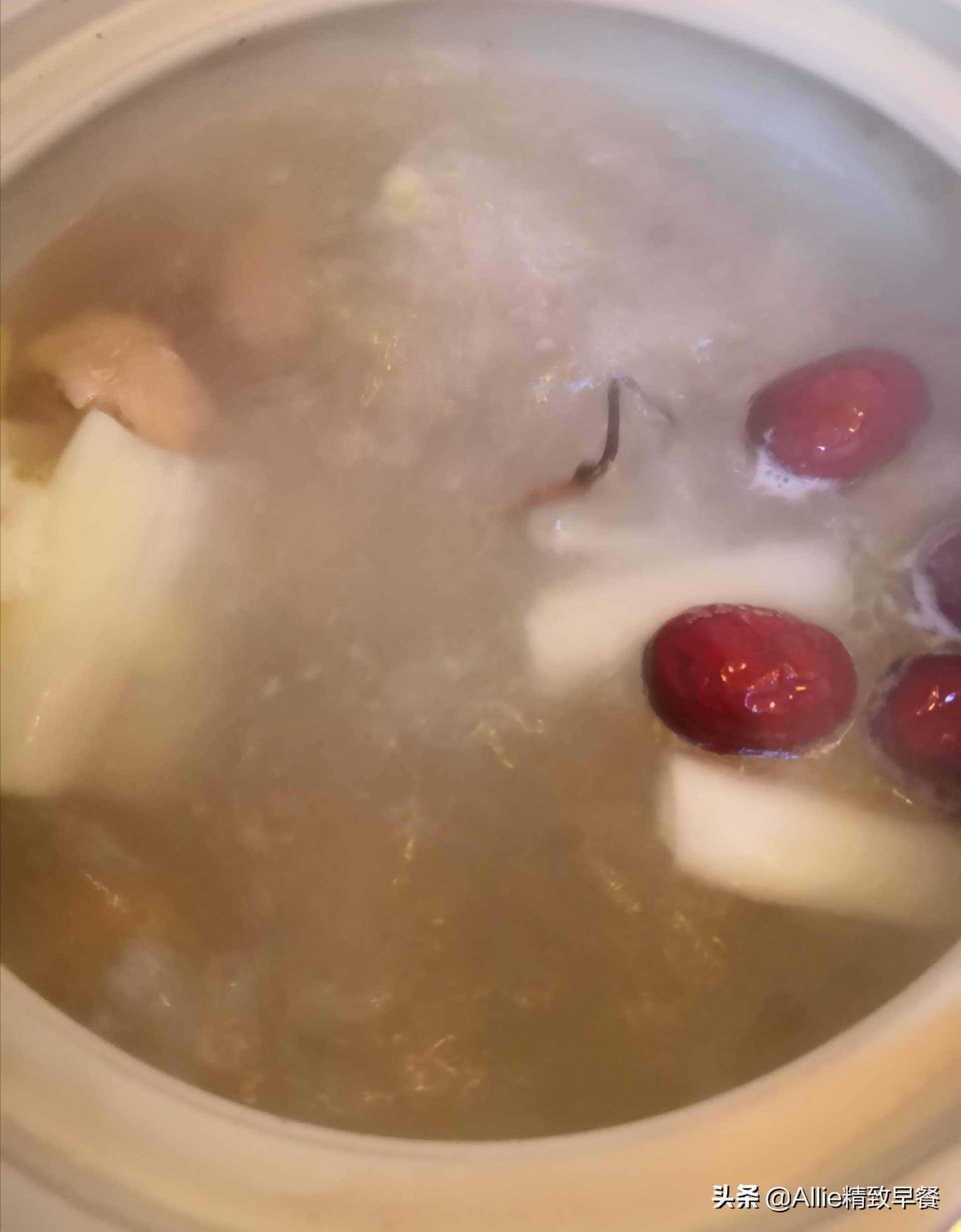 分享一道营养老母鸡汤,营养老母鸡菌汤