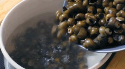 如何让田螺快速吐泥沙？不要再傻傻的用盐了，用它泥沙吐得更彻底