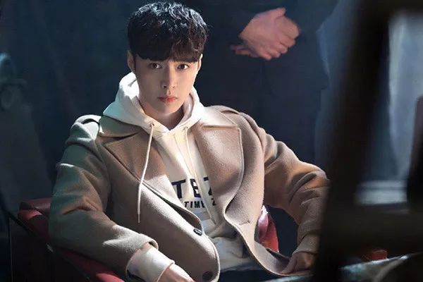 古玩大亨张艺兴上线黄金瞳,张艺兴黄金瞳古玩