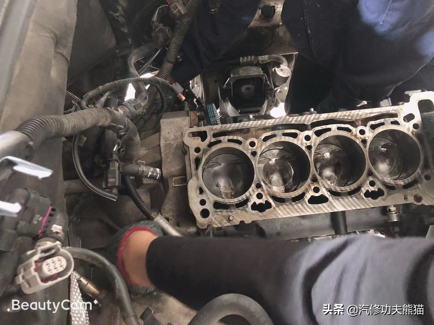 2013款奥迪a4l烧机油怎么解决,奥迪a4l突然全车无电是什么原因