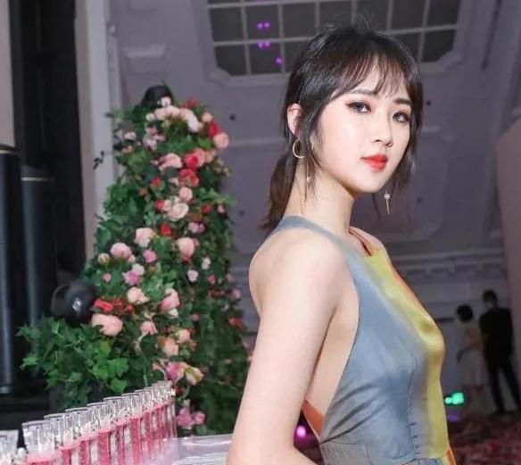 华为小公主：哈佛学霸不当赌王儿媳妇，和王子翩翩起舞组千亿女团