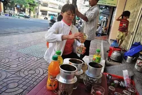 泡咖啡如何正确加炼乳,咖啡可以用炼乳拉花吗