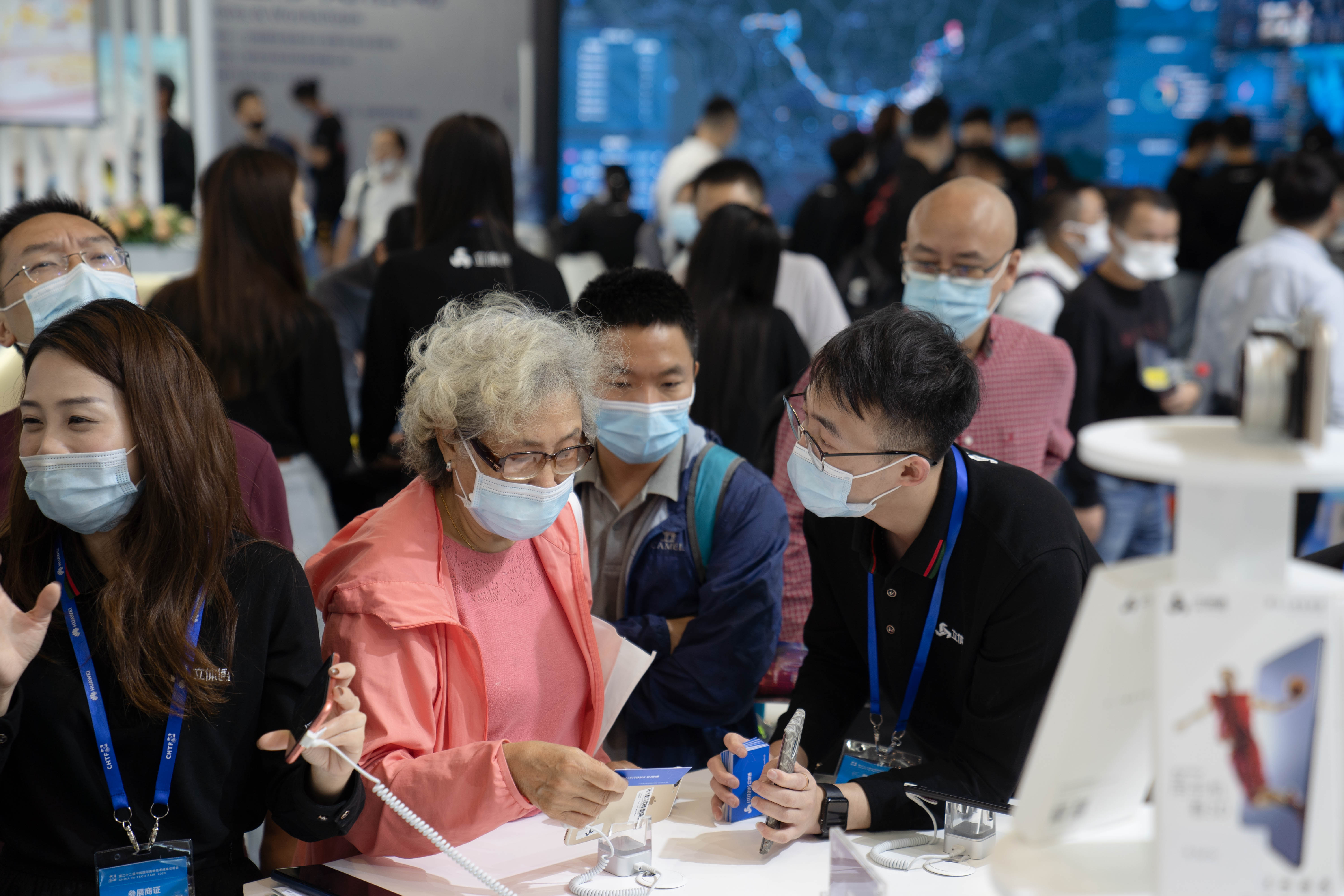 黑科技裸眼3d电视,最近很火的手机黑科技