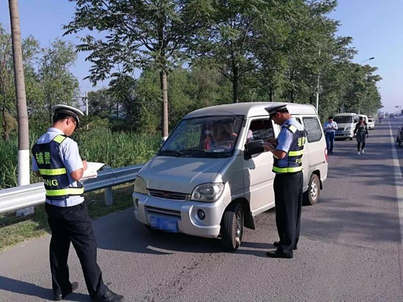 汽车不让拉人载货，司机不禁反问交警：汽车到底能用来干什么？