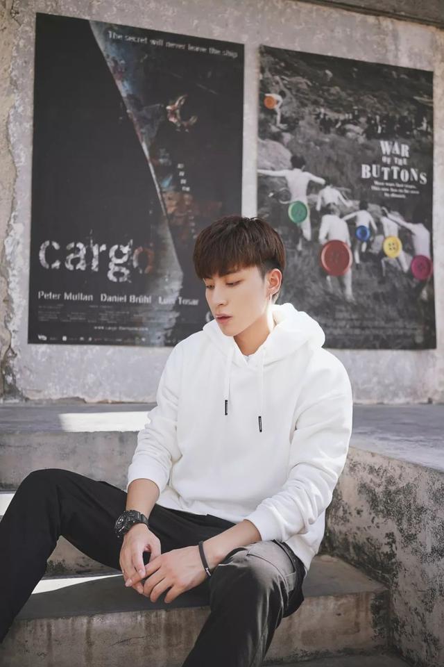 李维斯联名卫衣,李维斯联名小熊卫衣