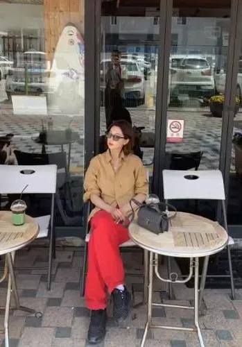 这个被嘲矮的超模火了！一脸硬伤，为啥还被Dior、Prada抢着宠？