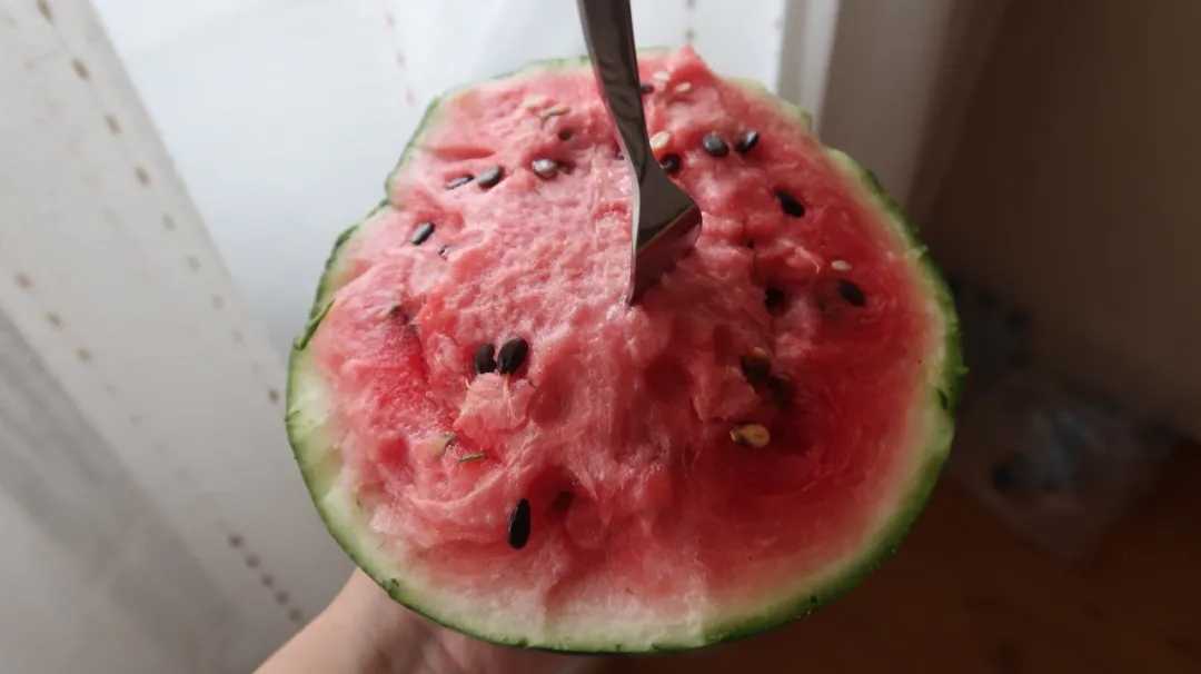 朝鲜小卖部卖东西,朝鲜便利店买香烟的图片