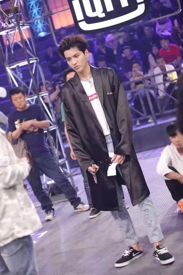 权志龙小雏菊反系鞋带绑法教学,权志龙反着系鞋带