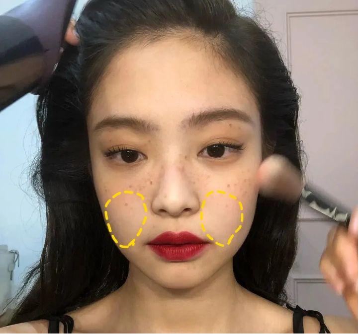 年纪不大为什么会有明显的法令纹,年纪轻轻为什么有很严重的法令纹