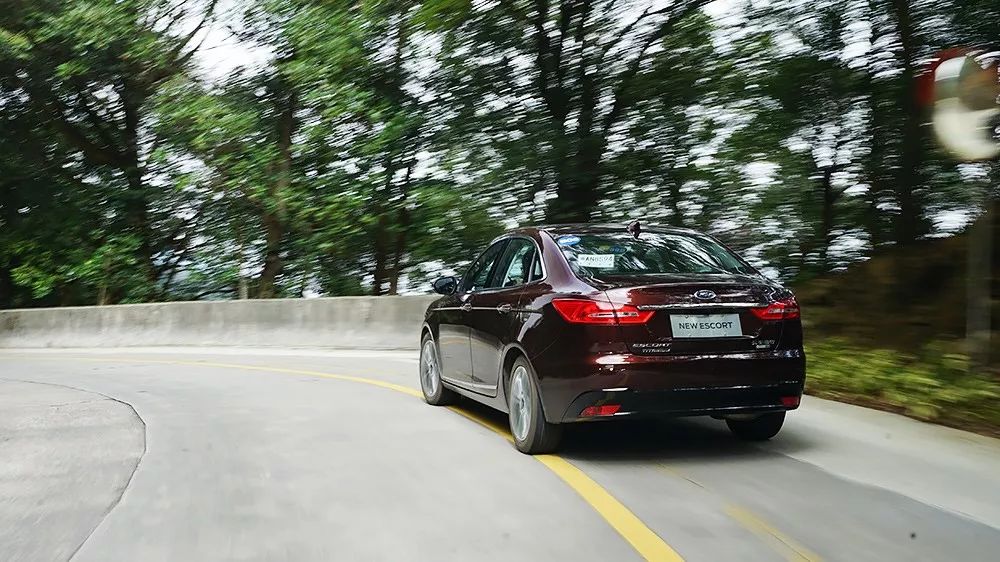 福特福睿斯颜值巅峰,福特福睿斯沉浸式体验