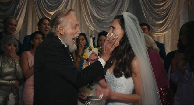 霉霉变身“男装大佬”：炮轰直男癌，开怼厌女症，一个字：爽