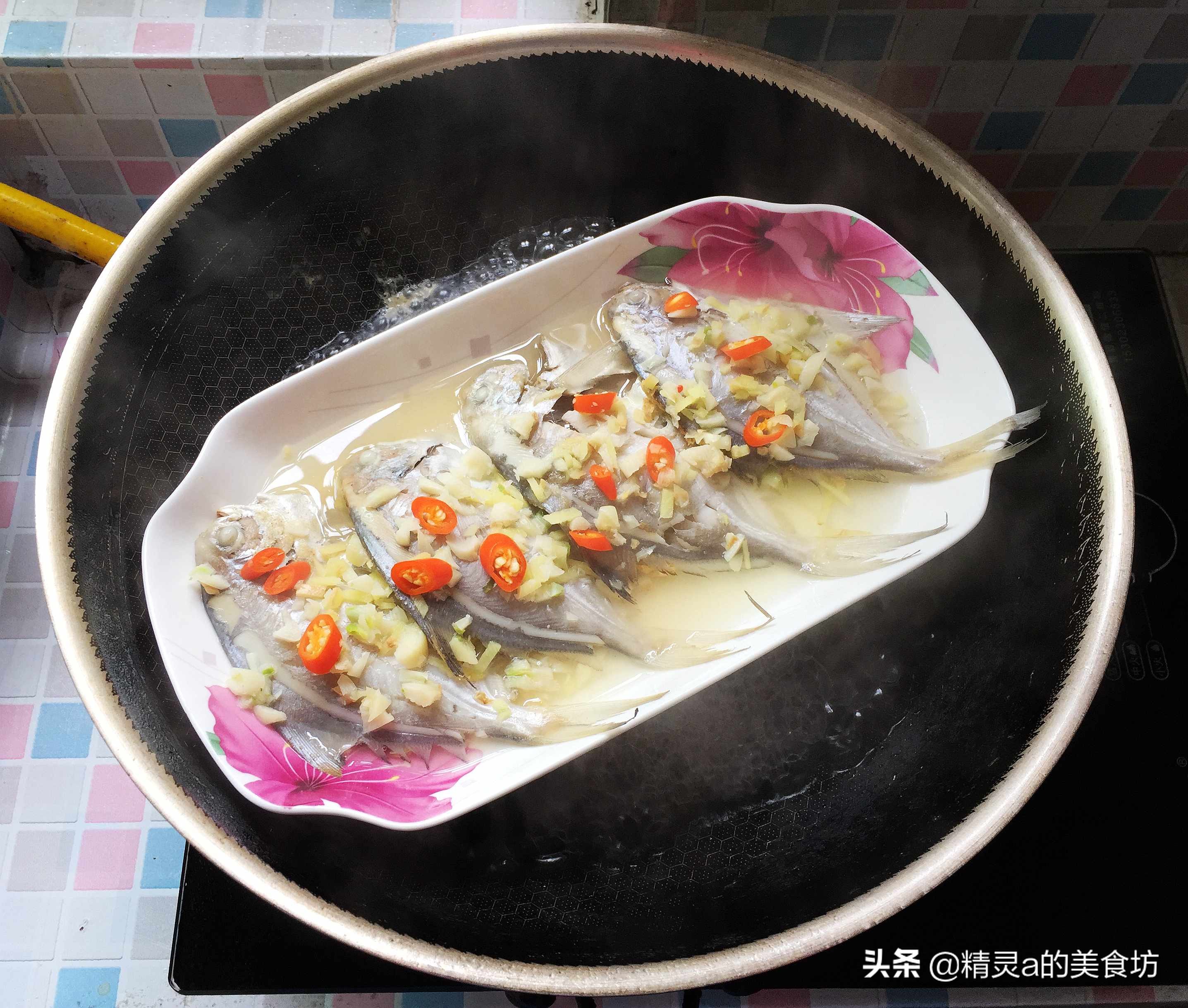 这才是清蒸鱼的正确做法鲜嫩可口,清蒸鱼该怎么做才能既入味又鲜嫩