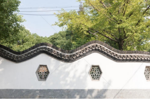 围墙上的白色东西是什么,使用fences后图标出现蓝色问号