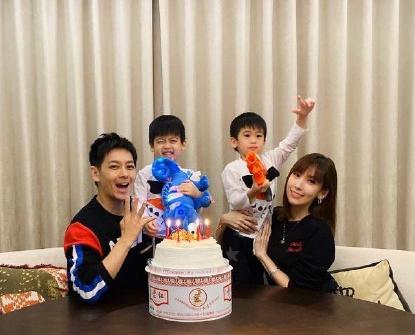 泫雅锁骨埋钉,泫雅晒打锁骨钉