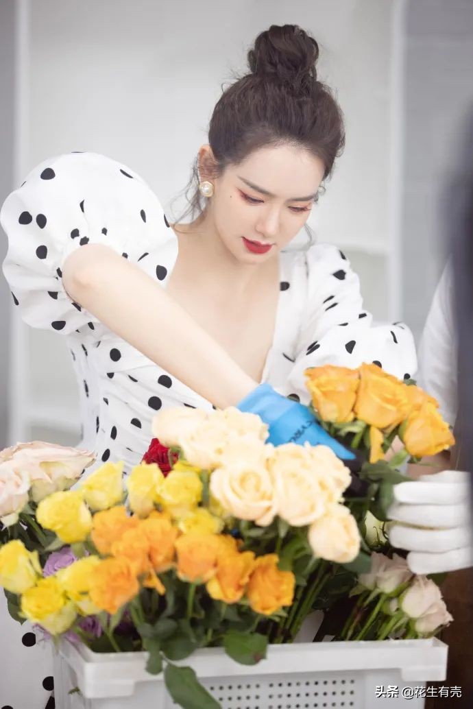 7年之后再次相遇韩剧,戚薇和李承铉跨年晚会双向奔赴