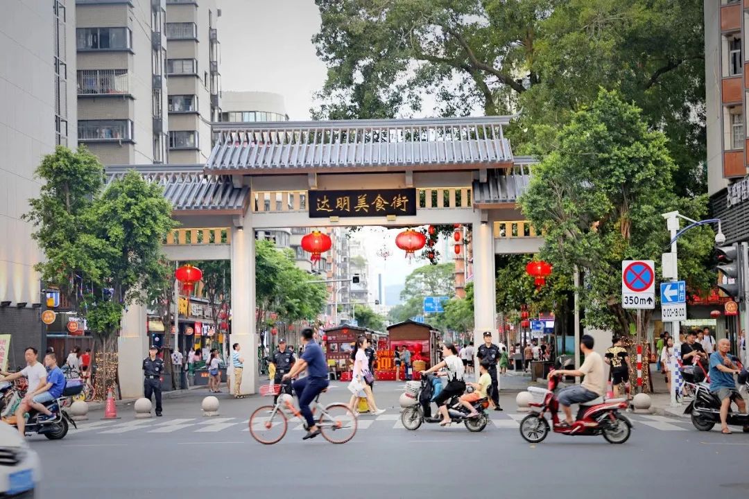 学生时代勾你馋虫的街边店,你和它上一次见面隔了几年?